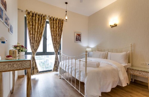 Sector 58 Apartment | Cozy 2BHK Apartment with highspeed WiFi and private kitchen near Golf Course Road, Gurgaon
