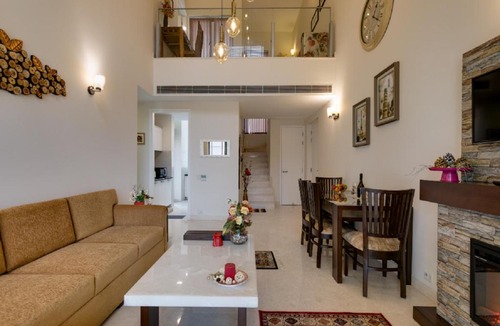 Sector 58 Apartment | Cozy 2BHK Apartment with highspeed WiFi and private kitchen near Golf Course Road, Gurgaon
