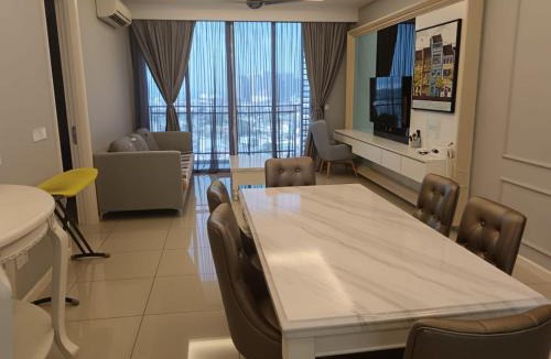 Bunga Paya Pantai Apartment | Cozy 3-bedroom Apartment with Swimming Pool