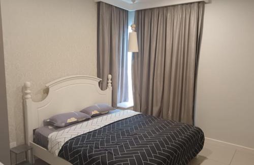 Bunga Paya Pantai Apartment | Cozy 3-bedroom Apartment with Swimming Pool