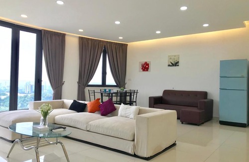 Sungai Ara Apartment | Cozy 3BR Family Suites with Amazing View @ Level39