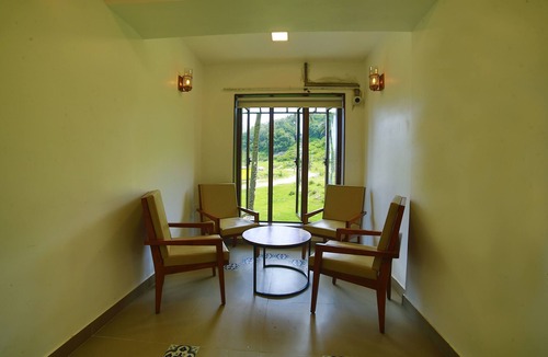 Mount Abu House | Cozy Bungalow amidst the green jungles