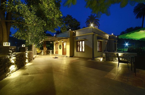 Mount Abu House | Cozy Bungalow amidst the green jungles