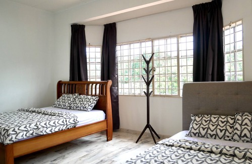 Taman Rakyat Villa | Cozy Bungalow at PD Villa with Pool by Elite Stay
