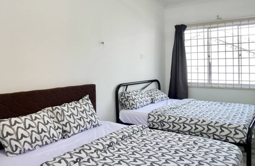 Taman Rakyat Villa | Cozy Bungalow at PD Villa with Pool by Elite Stay