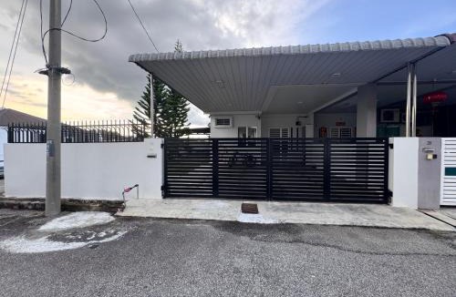 Taman Impian House | Cozy Corner Home Alma Near AEON 大山脚温馨民宿