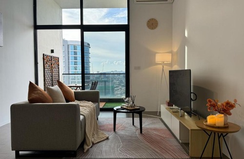 Brickfields Apartment | Cozy Fall Suite at EST Bangsar With Garden Scenery