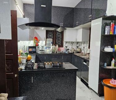 Mylapore Tiruvallikk House | Cozy Guest Room with shared kitchen and living in Chennai with Shared Facilities