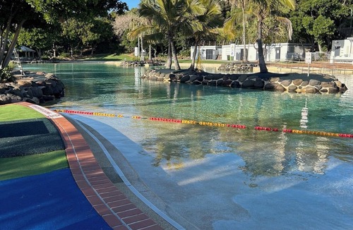 Margate House | Cozy guest suite only a few minutes walk to the beach & shops in quiet location.