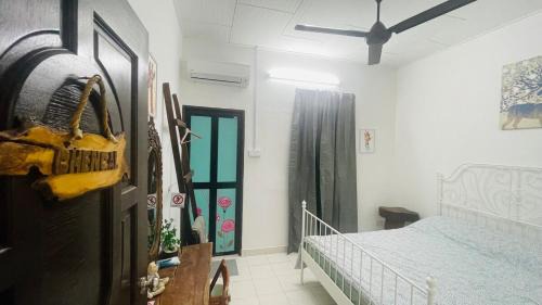 Hulu Selangor House | Cozy mountain jungle wood home with Kid Pool