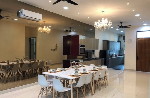 Seri Kembangan Villa | Cozy Private Pool Villa Puchong South up to 25 Pax