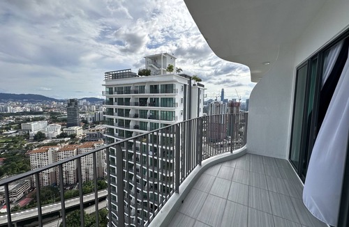 Kuala Lumpur Apartment | Cozy room stay interconnecting with shopping centre and LRT station.
