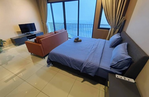 Shah Alam Apartment | Cozy Studio in Shah Alam with Mountain View