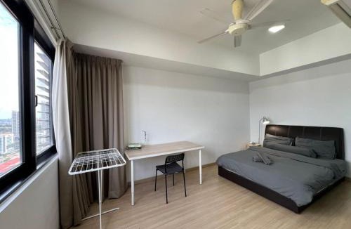 The Strand Apartment | Cozy Suite at Encorp Residence PJ