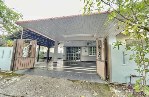 Taman Impian House | Cozy36#10pax#tvbox#nearaeonalmabukitmertajam#10kmbatukawan
