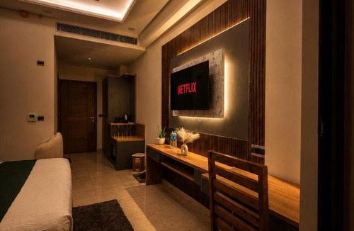 Auli Apartment | Cozycostays Netflix & Chill