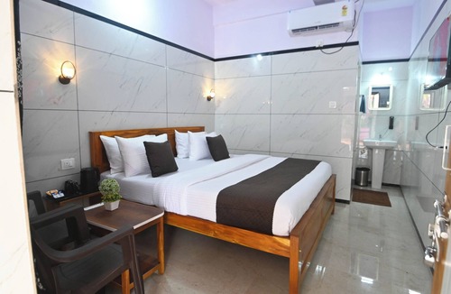 Murudeshwara Hotel | CR7 Stay Rooms and Homestay