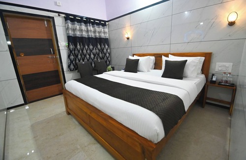 Murudeshwara Hotel | CR7 Stay Rooms and Homestay