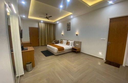 Bail Parao Resort | Creek Wood