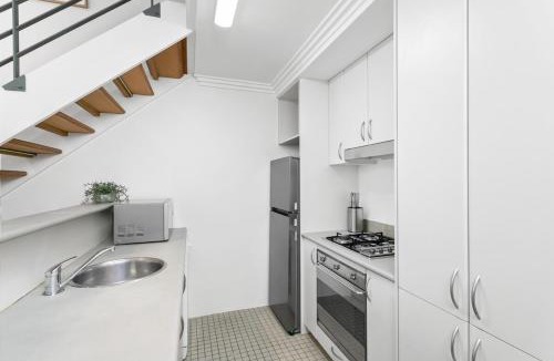 Cremorne Apartment | Cremorne chic comfort - Laidback loft living - GA110