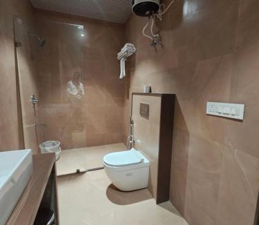 Adarsh Nagar Hotel | Crestmont Royals, Raja Park