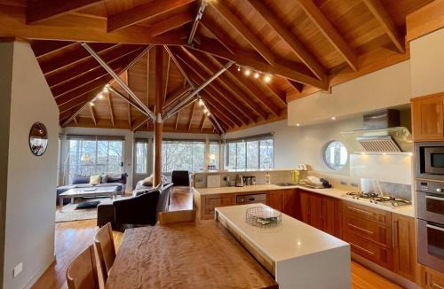 Falls Creek Apartment | Crow's Nest 2