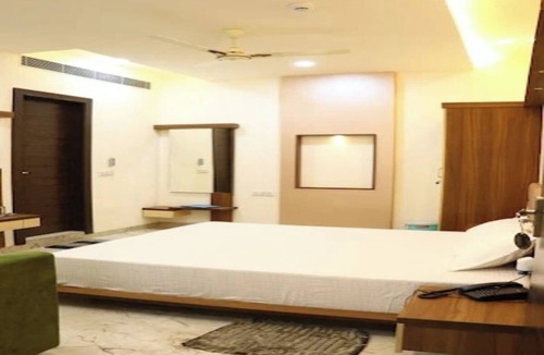 Hapur Hotel | Crown Palace Hotel & Restaurant
