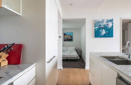 Crows Nest Apartment | Crows Nest Balcony Stay with BBQ