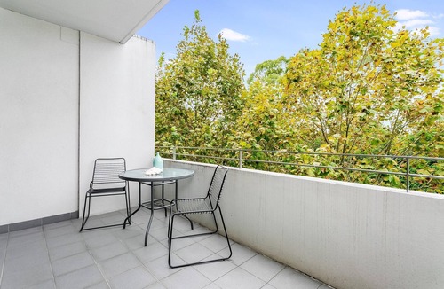 Crows Nest Apartment | Crows Nest - CLA26 - Clarke Street - Stylish Crows Nest Apartment with Balcony Overlooking Park