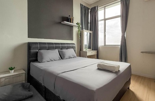 Larut Apartment | Crystal Creek Sunset Pool View Condo for 10 Guests with Free Netflix & WiFi