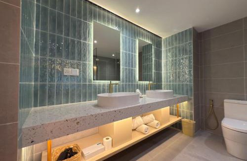 Kampung Bangkong Hotel | Crystal Crown Hotel Kuala Lumpur