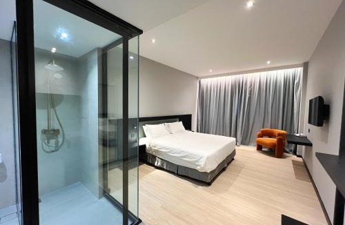 Kampung Bangkong Hotel | Crystal Crown Hotel Kuala Lumpur