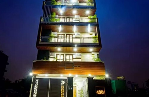 Gurugram Apartment | Cyber retreat 1Bhk with Gym and balcony