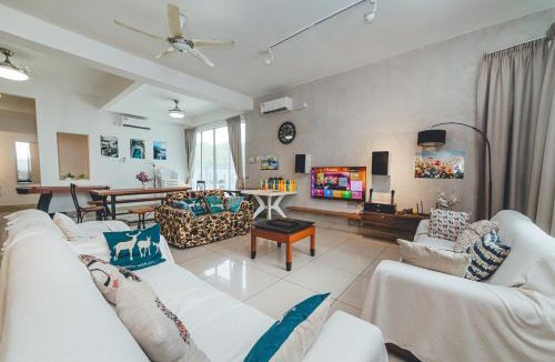 Ulu Tiram Villa | d'Fun 5BR16-24px Pool BBQ NetFlx HotPot KTV Mahjong by Our Stay