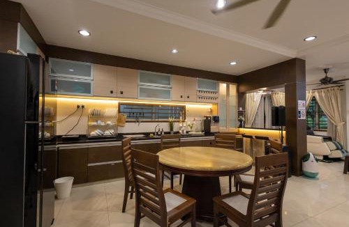 Bukit Indah House | D'joysty