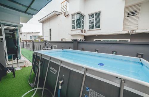 Bandar Penawar House | d'Lux 6BR16-25px Pool BBQ NetFlx HotPot KTV Mahjong by Our Stay