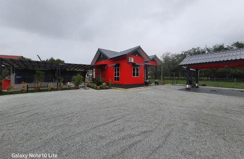 Kampung Gong Mak Som House | D'MENTARI BONDA Homestay Pool