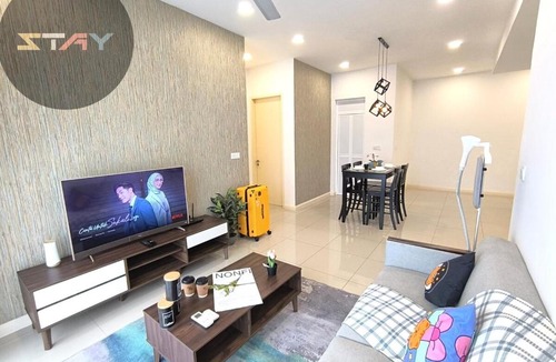 Medini Apartment | D'Pristine 6Pax Tranquil Lakeview Netflix By STAY