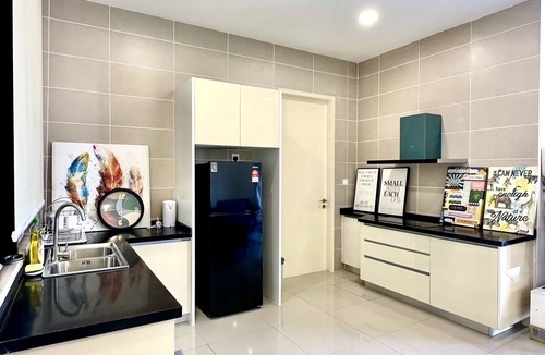 Medini Apartment | D'pristine residence 4 bedder condo opp medini mall and legoland (13 pax)