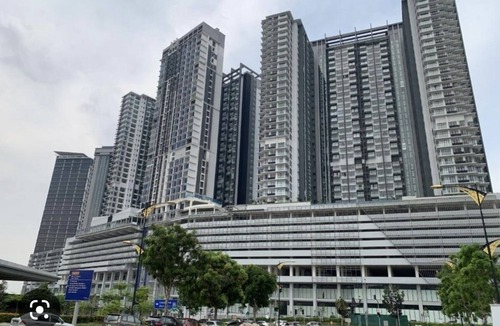 Medini Apartment | D'pristine residence 4 bedder condo opp medini mall and legoland (13 pax)