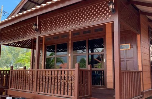 Kampung Ulu Takir Resort | D'Razna Chalet Pantai Seberang Takir