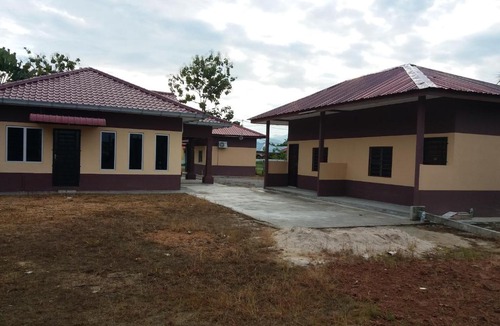 Padang Matsirat Ski Chalet | D,Reena homestay & chalet