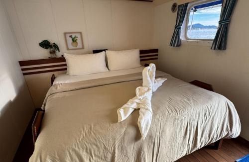 Semporna Boat Rental | Dancing Wave Luxury Liveaboard Yacht