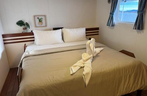 Semporna Boat Rental | Dancing Wave Luxury Liveaboard Yacht
