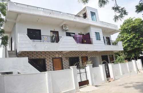 Akalkot House | Daneshwari Bhakt Niwas