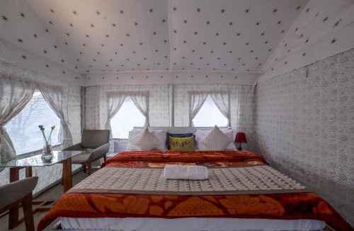 Shimla Bed & Breakfast | Dawn n Dusk glamping by Skylight Retreat Chail