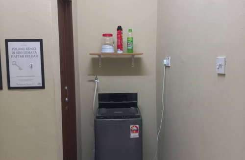Shah Alam House | DC Garden Homestay 6 with Netflix, WiFi & Private Balcony in Shah Alam