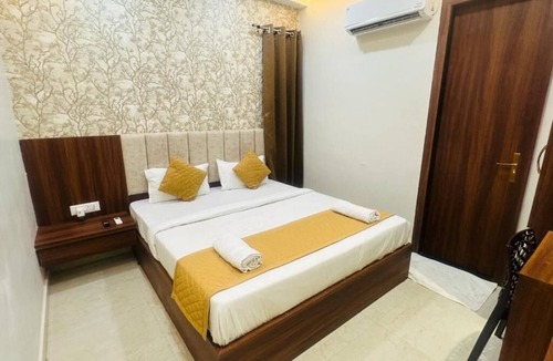 South West Bed & Breakfast | DD Green Residency- a bed & breakfast in peaceful New Delhi with AC