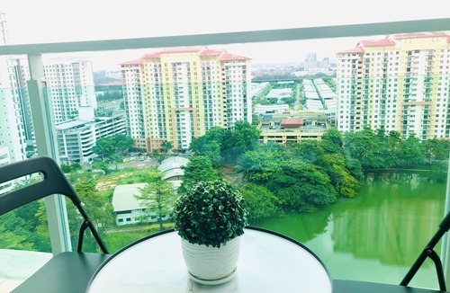 Taman Mount Austin Apartment | De’ Acacia Suite by HFS {LakeView+WiFi+HighFloor}
