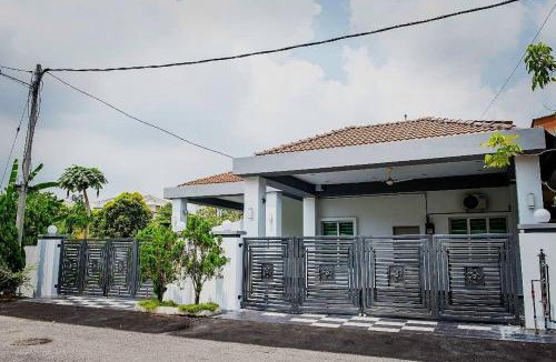 Taman Impian House | De Luma Alma 9 bedroom with 8 bathroom